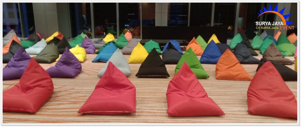 Rental Meja Kotak Lesehan Plus Taplak Meja