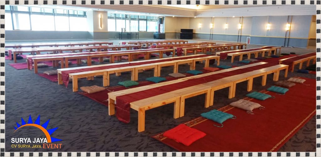 Rental Meja Kotak Lesehan Plus Taplak Meja