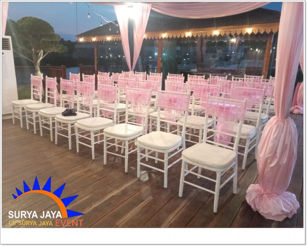 sewa kursi tiffany siap pakai bersih terawat 
