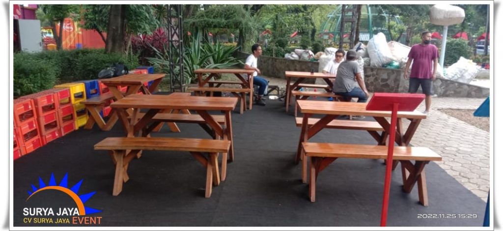 Rental Meja Taman Kayu Kualitas Terbaik Siap Antar