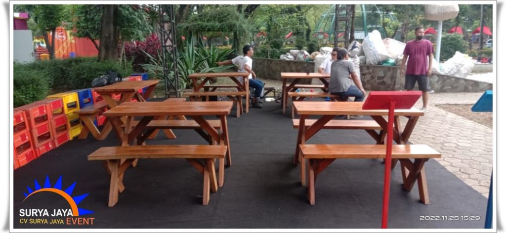 Rental Meja Taman Kayu Kualitas Terbaik Siap Antar