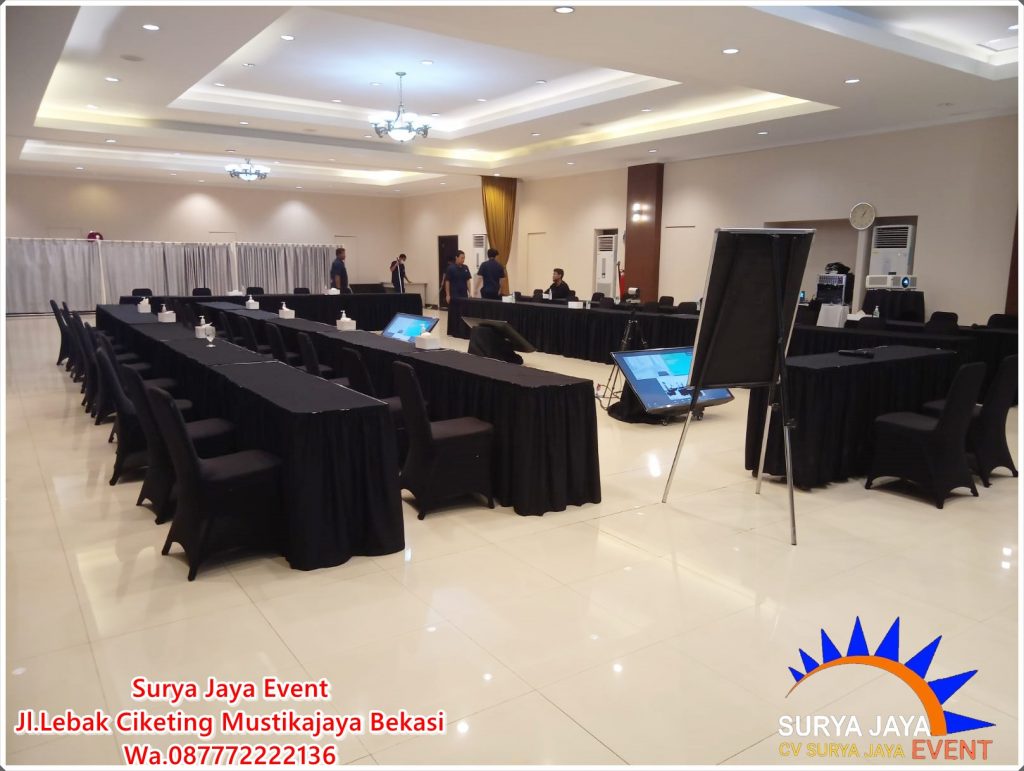 Disewakan Meja Kotak Dan Cover Skirting Hitam Untuk Rapat 