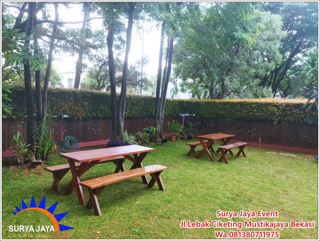 Menyewakan Meja Taman Berkualitas Harga Terjangkau