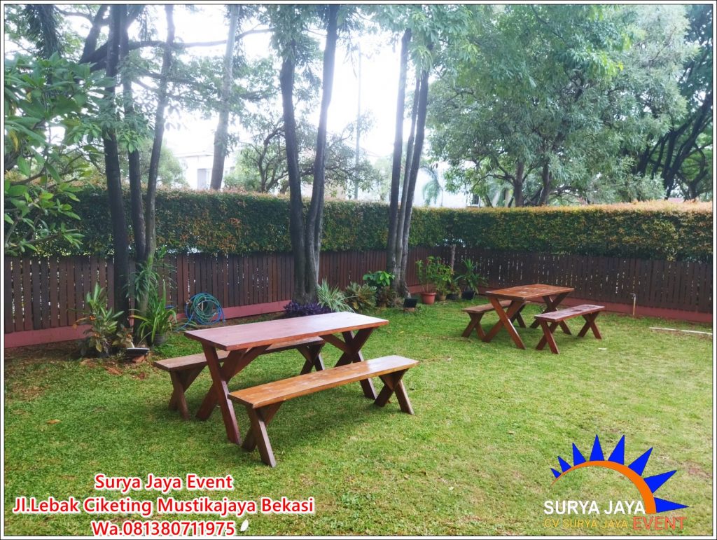 Menyewakan Meja Taman Berkualitas Harga Terjangkau