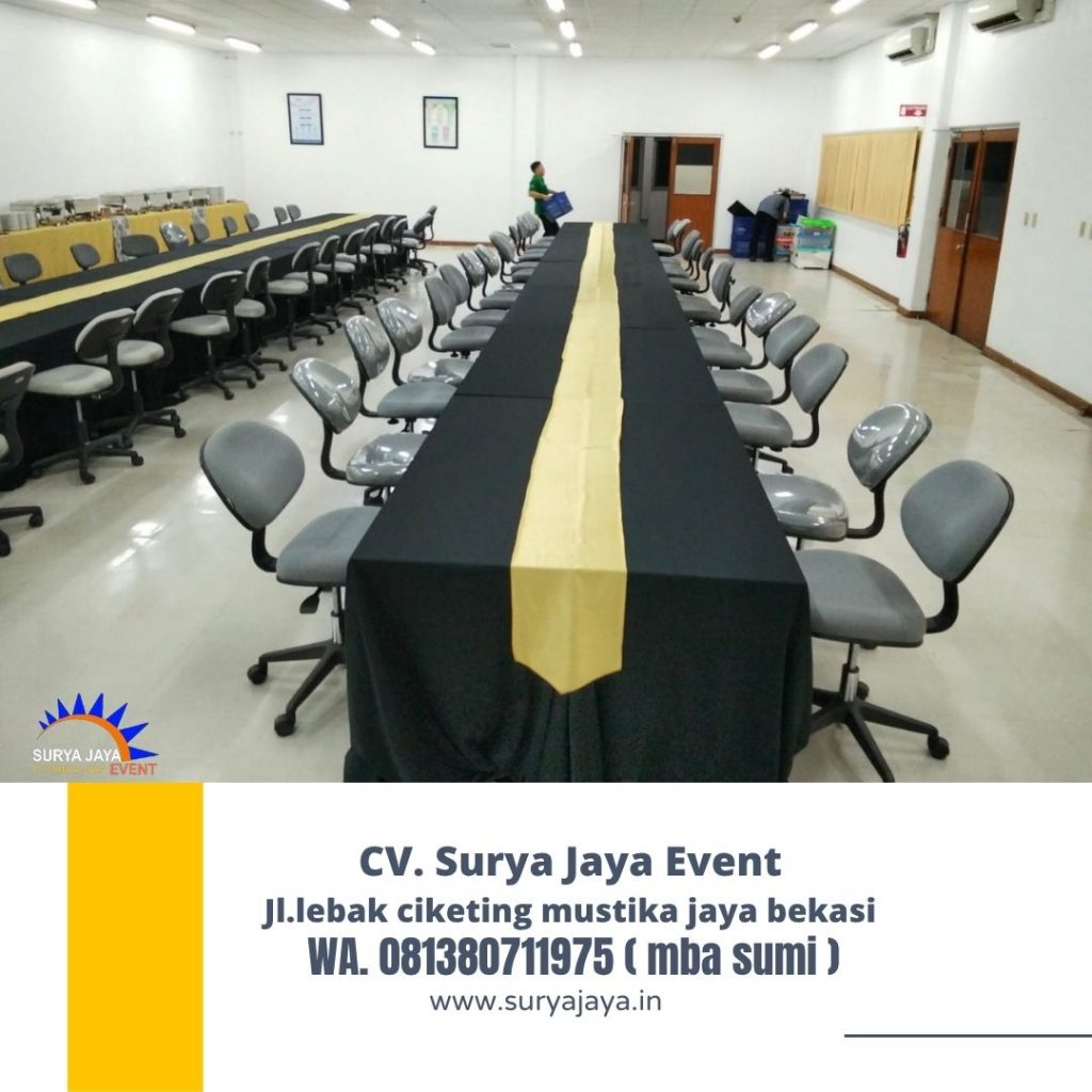 Sewa Meja Kotak Cover Hitam Runner Gold Di Jakarta