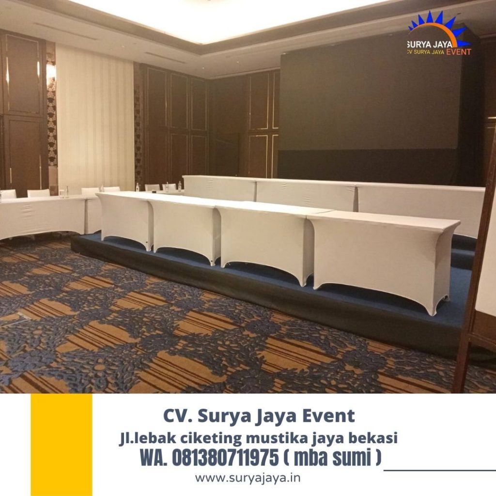 Rental Kursi Cover Stretch Hitam, Meja Kotak Cover Stretch Putih Karawang