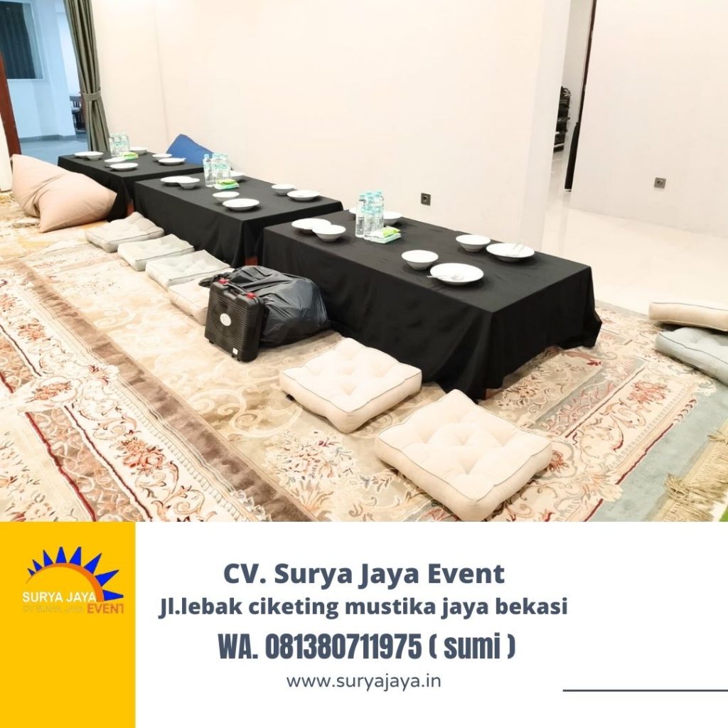 Sewa Meja Kotak Lesehan Cover Warna Warni Set Bantal Duduk Jakarta