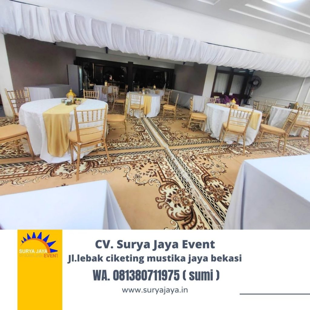 Sewa Round Table Dan Kursi Tiffany Kayu Warna Gold Area Jakarta