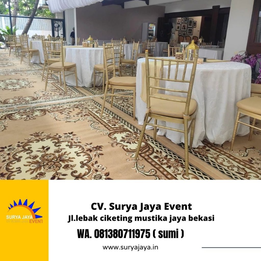 Sewa Round Table Dan Kursi Tiffany Kayu Warna Gold Area Jakarta