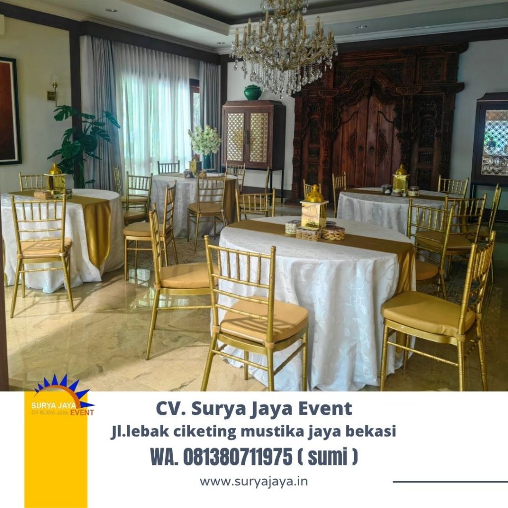 Sewa Round Table Dan Kursi Tiffany Kayu Warna Gold Area Jakarta
