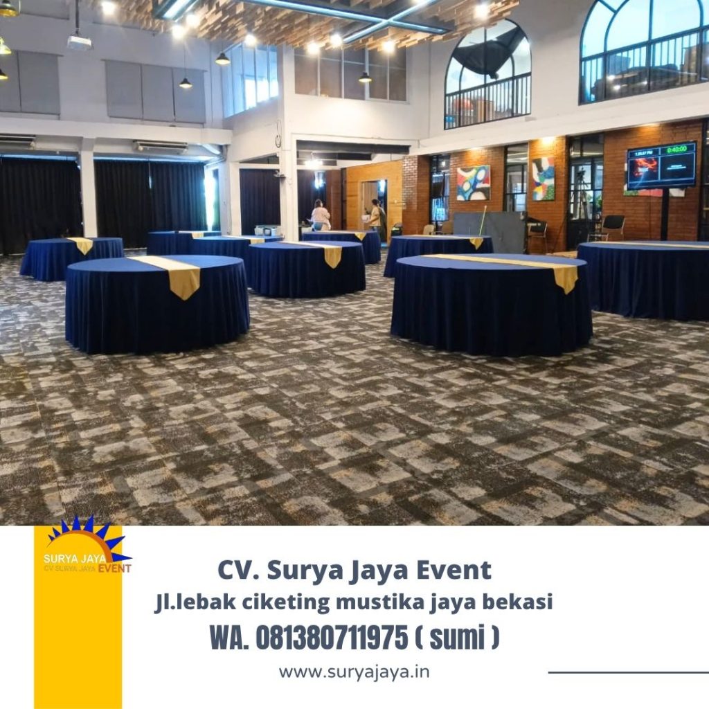 Sewa Meja Bundar Taplak Hitam Runner Gold Area Jakarta