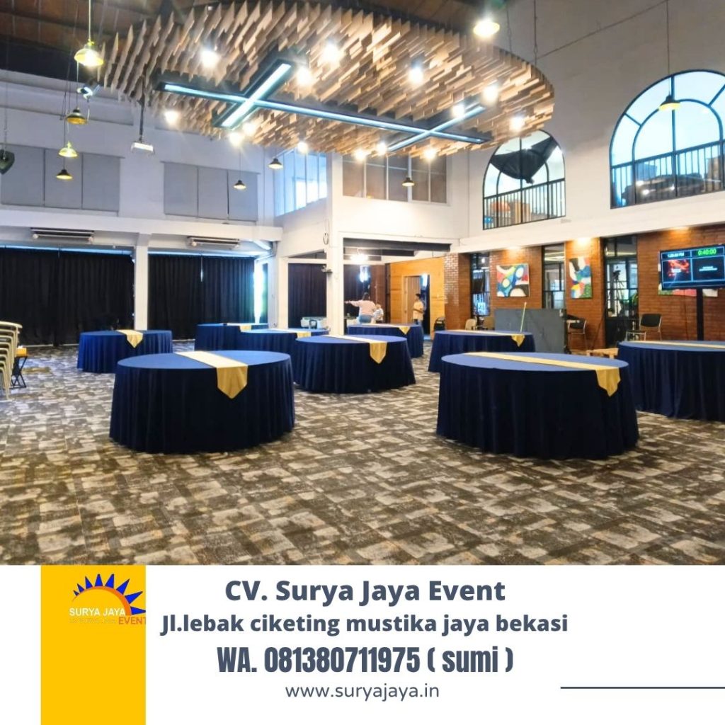 Sewa Meja Bundar Taplak Hitam Runner Gold Area Jakarta