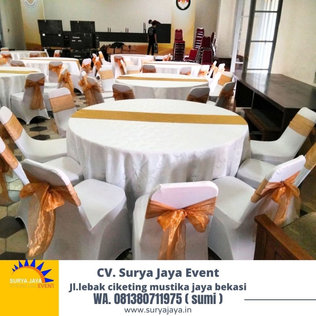 Sewa Round Table Dan Kursi Susun Cover Putih Area Jababeka