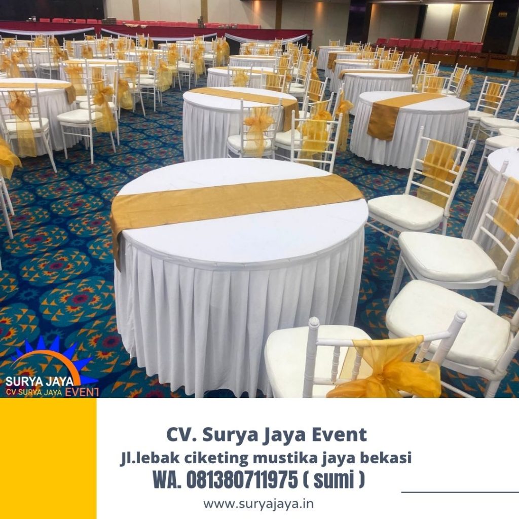Sewa Kursi Tiffany Putih Pita Gold Event Gedung DPRD DKI Jakarta